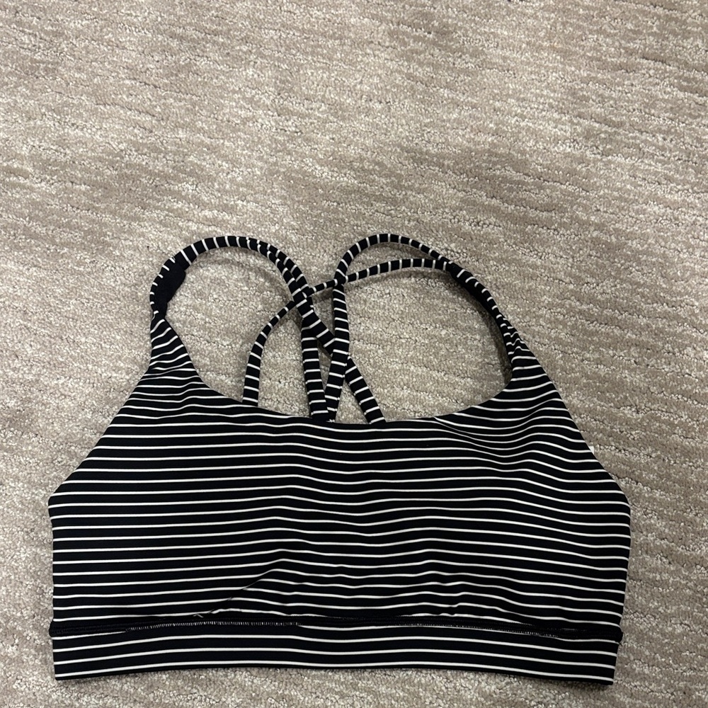 NWOT Lululemon size 10 sports bra, black and white